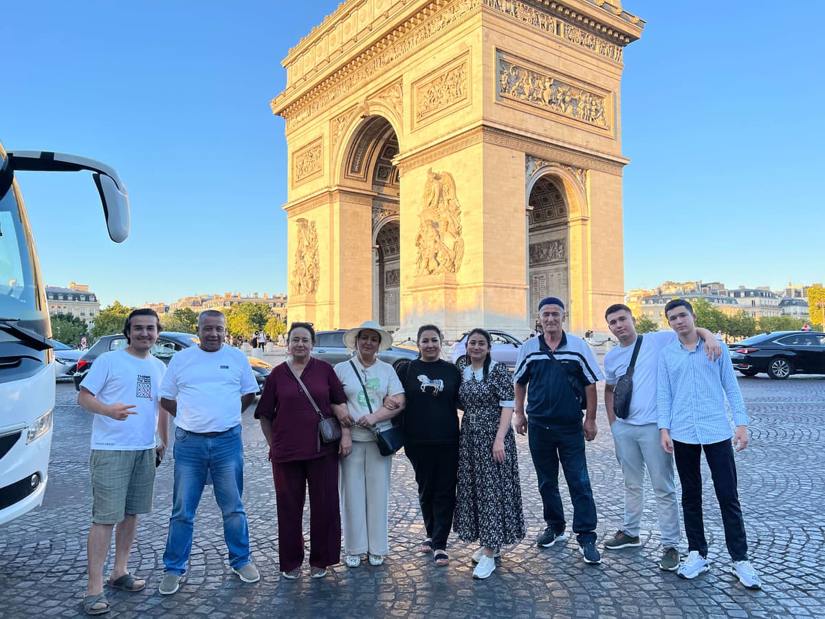 parisDestinationsTitle image 1