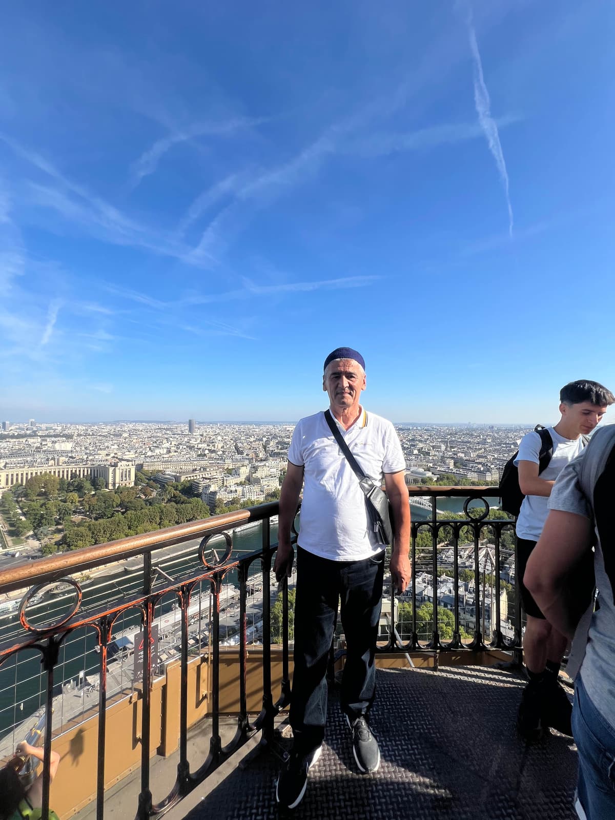 parisDestinationsTitle image 3